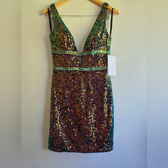 Mac Duggal, Mini Sequined Dress with Plunging Neckline, Black Multi, Size 4, NWT - Picture 5 of 13